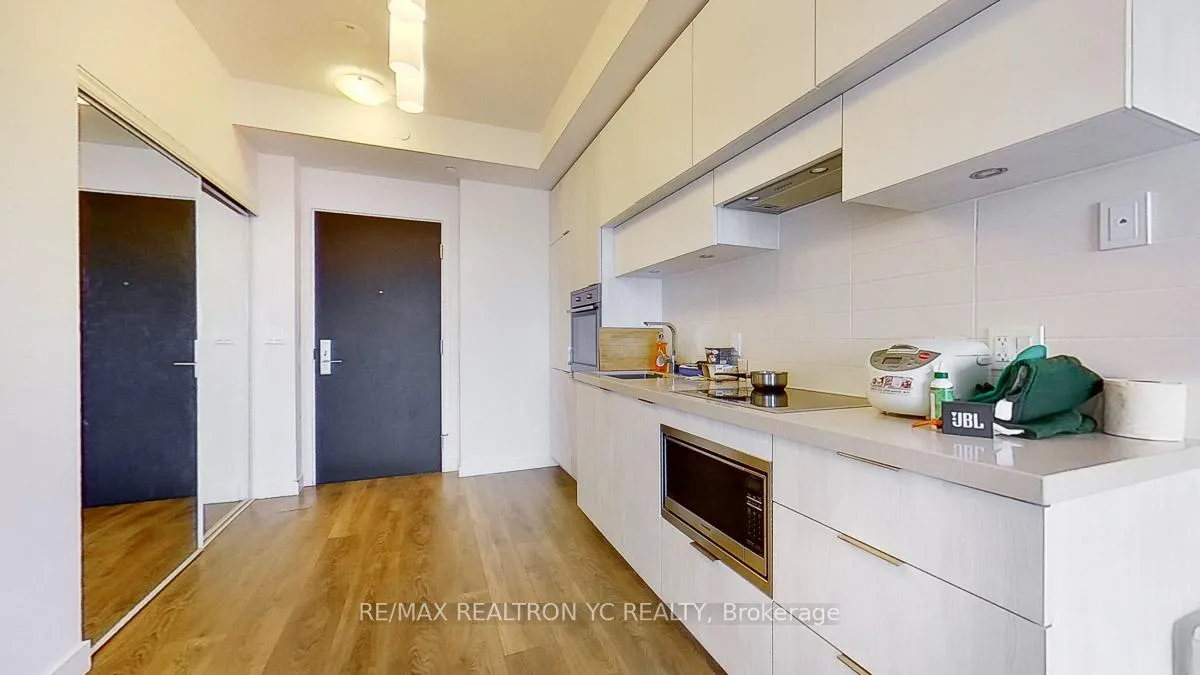 Front of Unit 3810, 8 Eglinton Avenue E