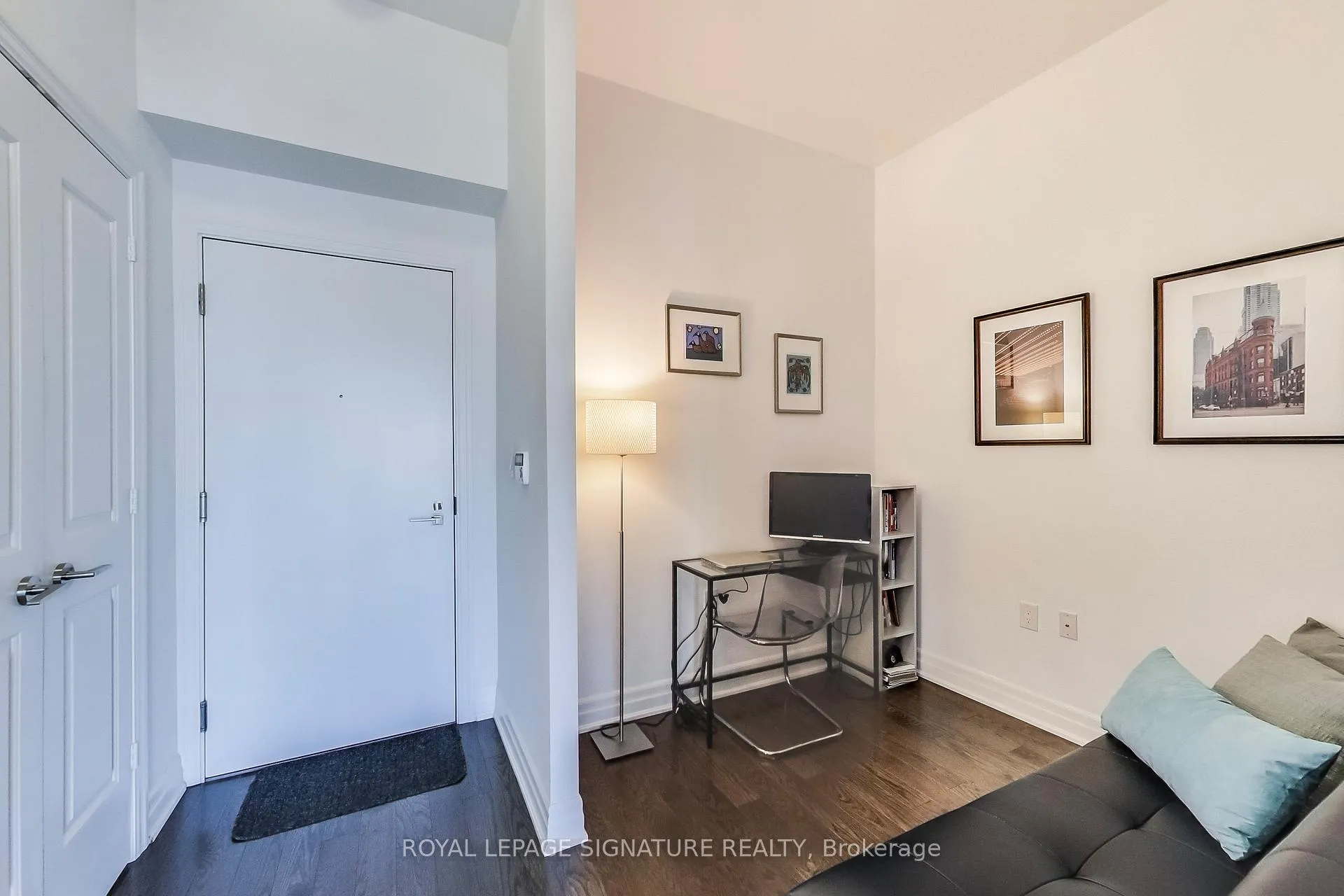 Photo 3 of Unit 1104, 8 The Esplanade, Toronto, Waterfront Communities — HOMEH