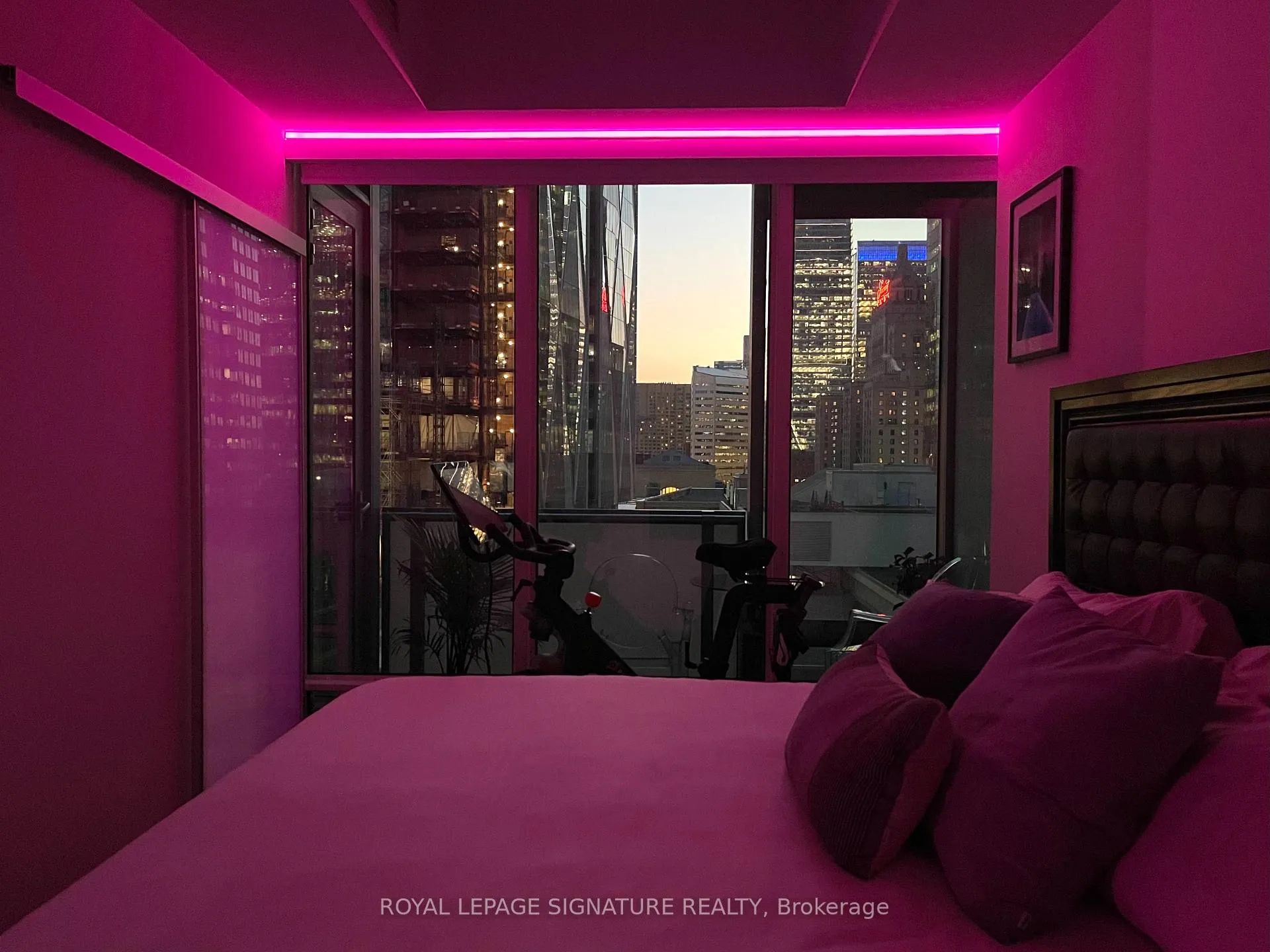 Photo 13 of Unit 1104, 8 The Esplanade, Toronto, Waterfront Communities — HOMEH