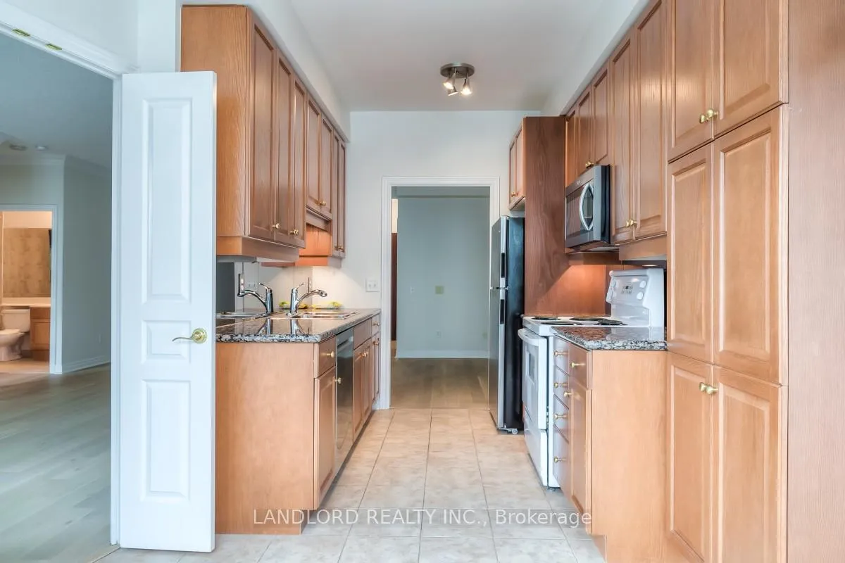 Photo 2 of Unit 325, 9 Boardwalk Drive, Toronto, The Beaches — HOMEH