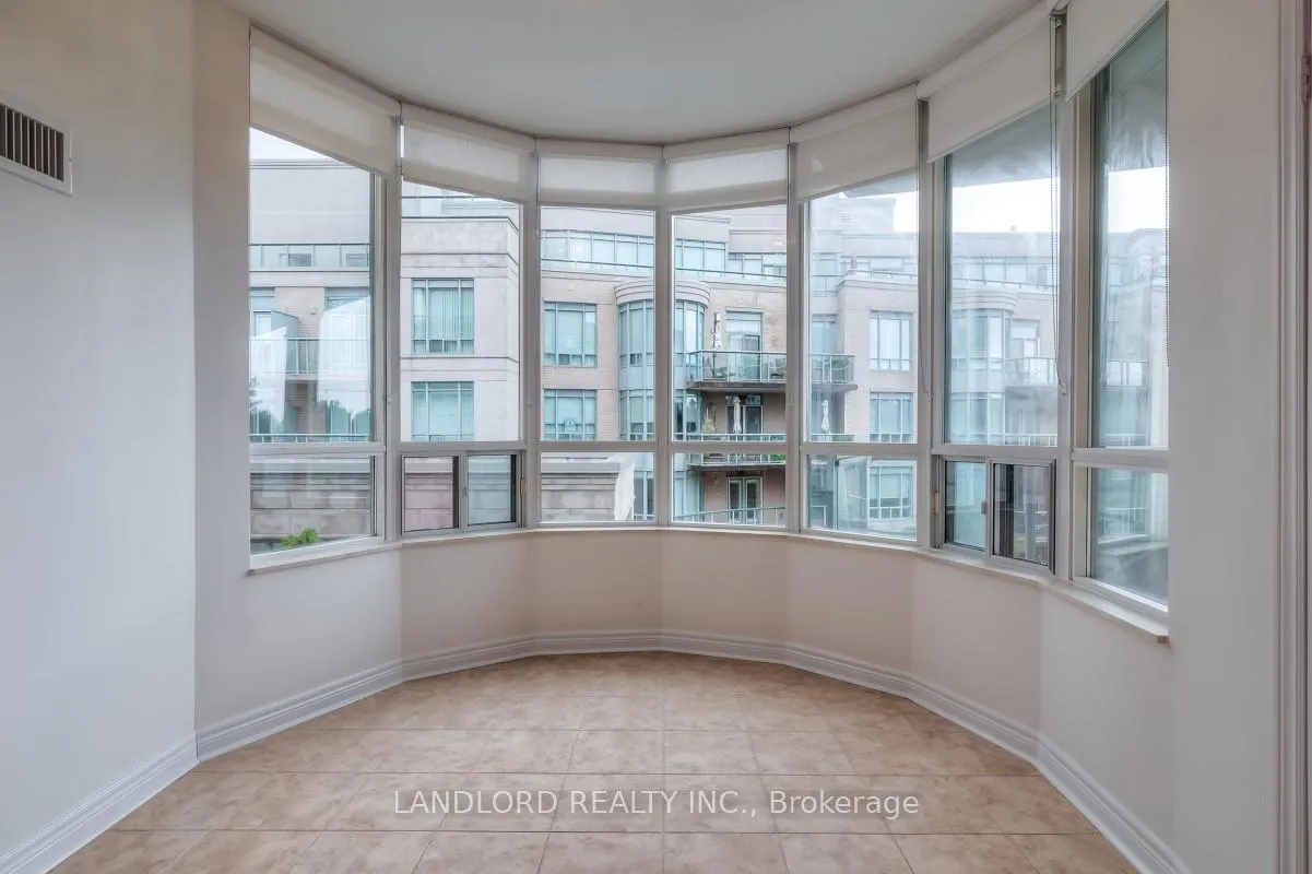 Photo 3 of Unit 325, 9 Boardwalk Drive, Toronto, The Beaches — HOMEH