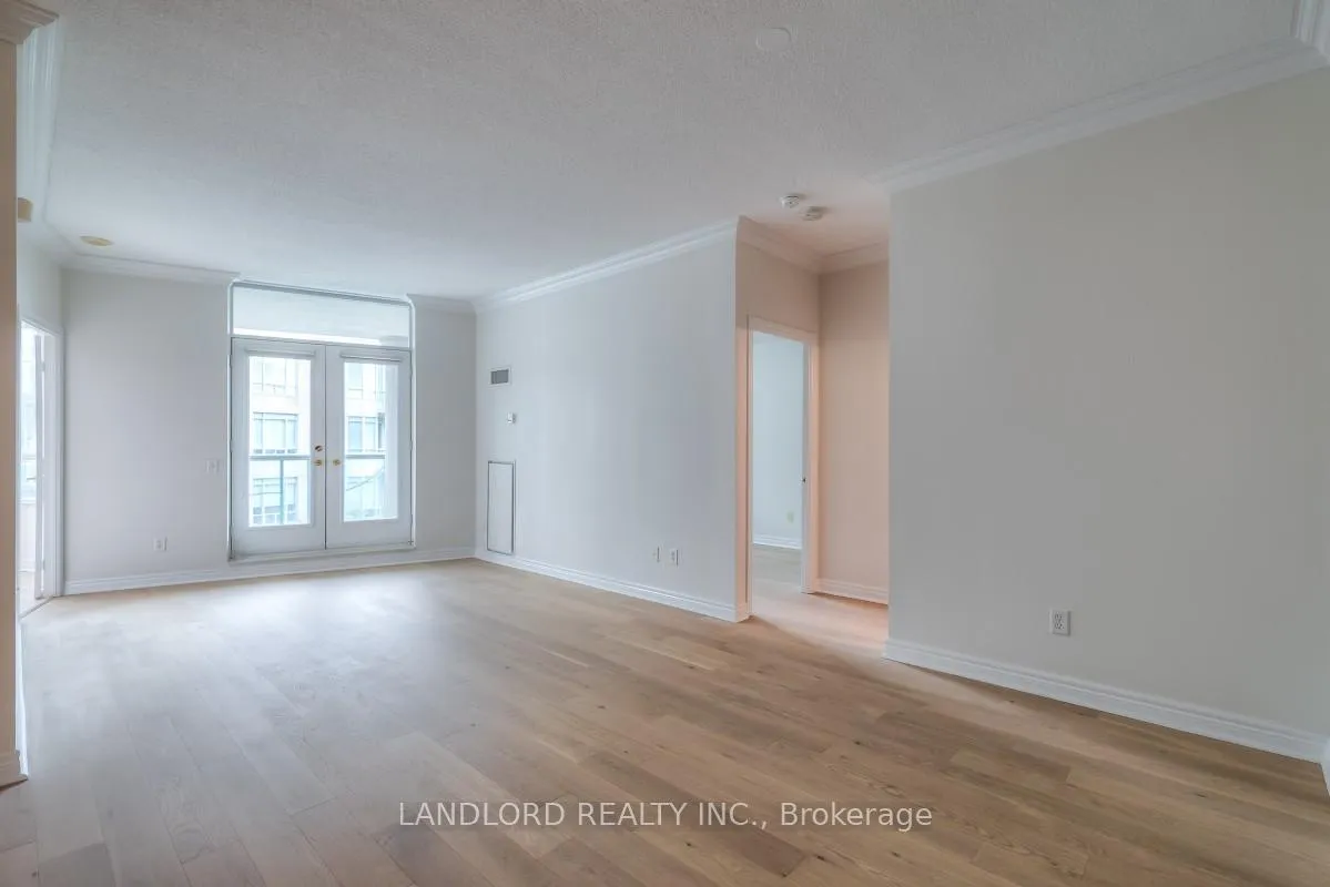 Photo 5 of Unit 325, 9 Boardwalk Drive, Toronto, The Beaches — HOMEH