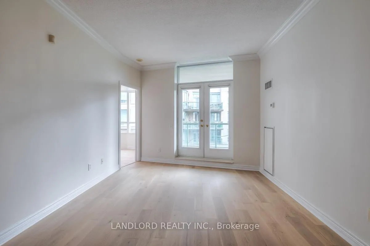 Photo 7 of Unit 325, 9 Boardwalk Drive, Toronto, The Beaches — HOMEH
