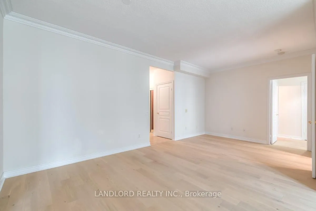 Photo 8 of Unit 325, 9 Boardwalk Drive, Toronto, The Beaches — HOMEH