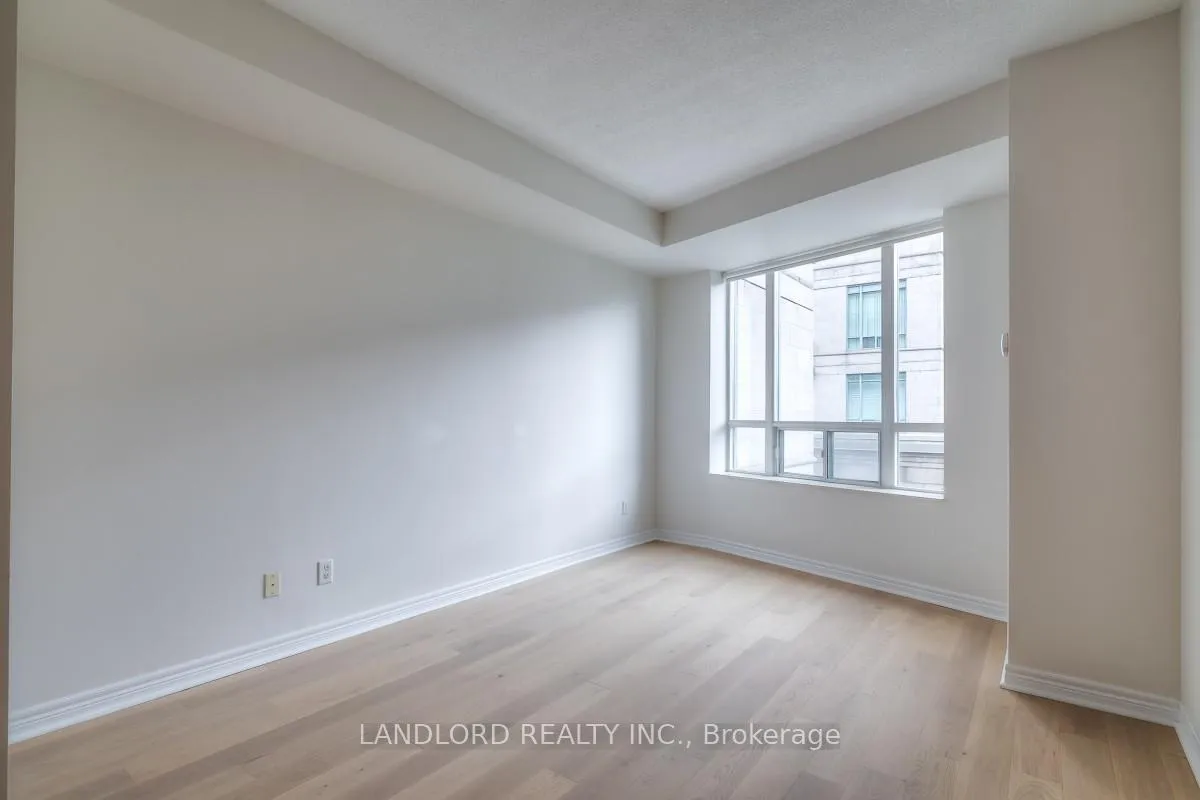 Photo 10 of Unit 325, 9 Boardwalk Drive, Toronto, The Beaches — HOMEH