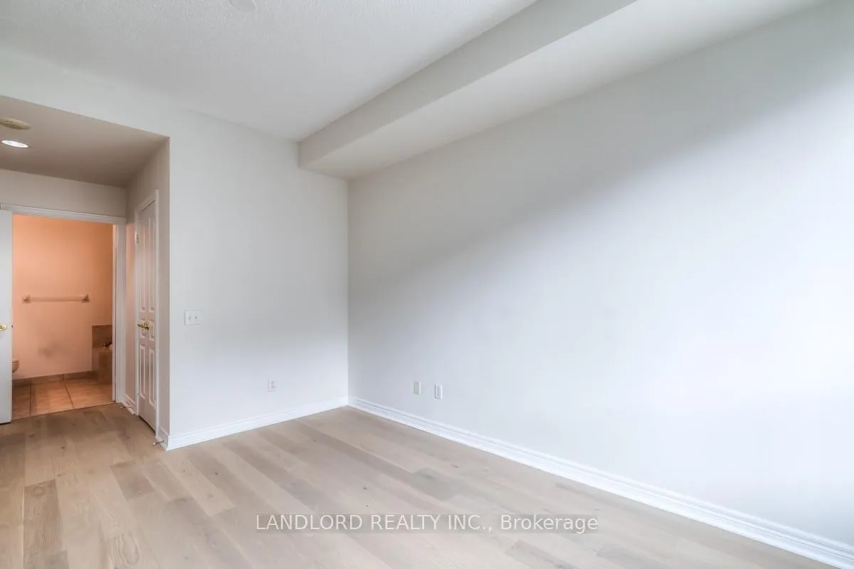 Photo 11 of Unit 325, 9 Boardwalk Drive, Toronto, The Beaches — HOMEH
