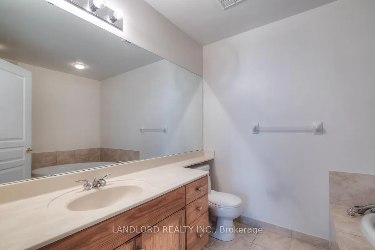 Photo 12 of Unit 325, 9 Boardwalk Drive, Toronto, The Beaches — HOMEH