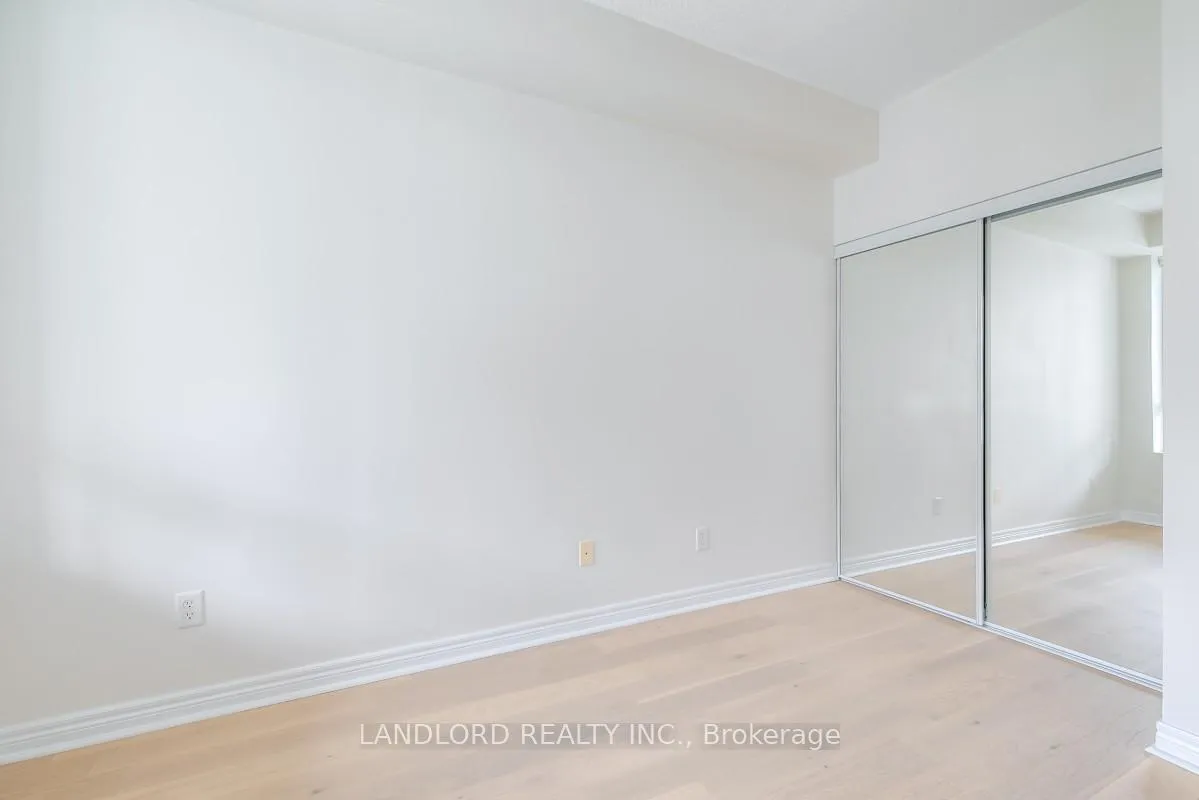 Photo 15 of Unit 325, 9 Boardwalk Drive, Toronto, The Beaches — HOMEH