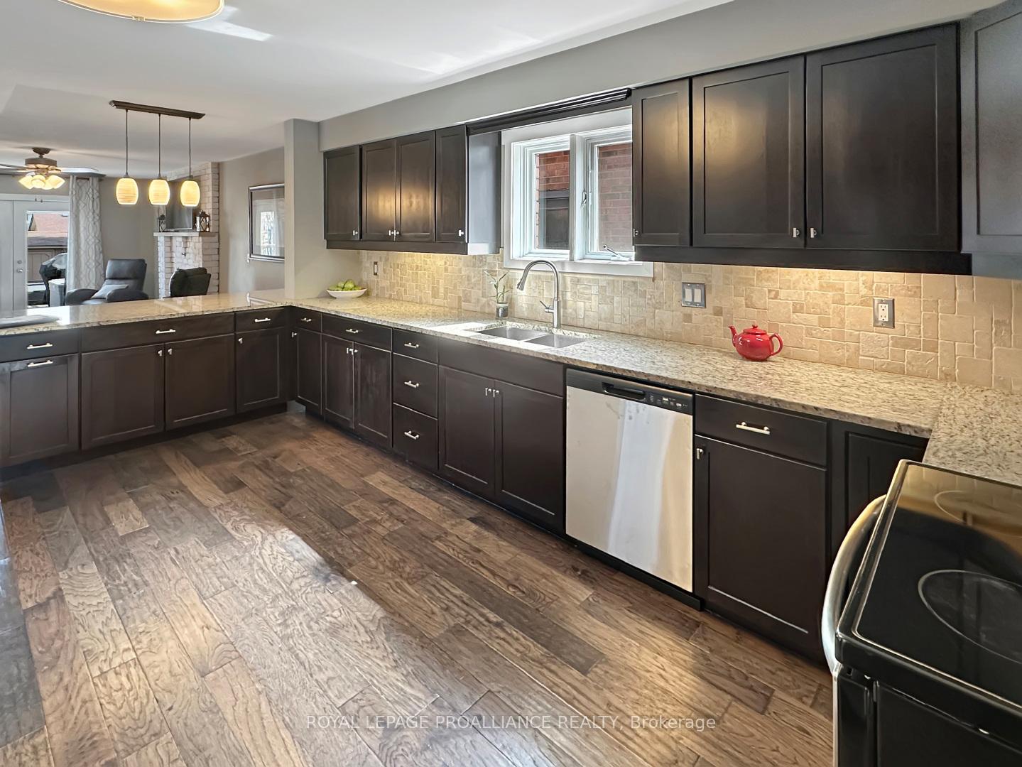 Photo 6 of 2 Thompson Court, Belleville, Belleville Ward — HOMEH