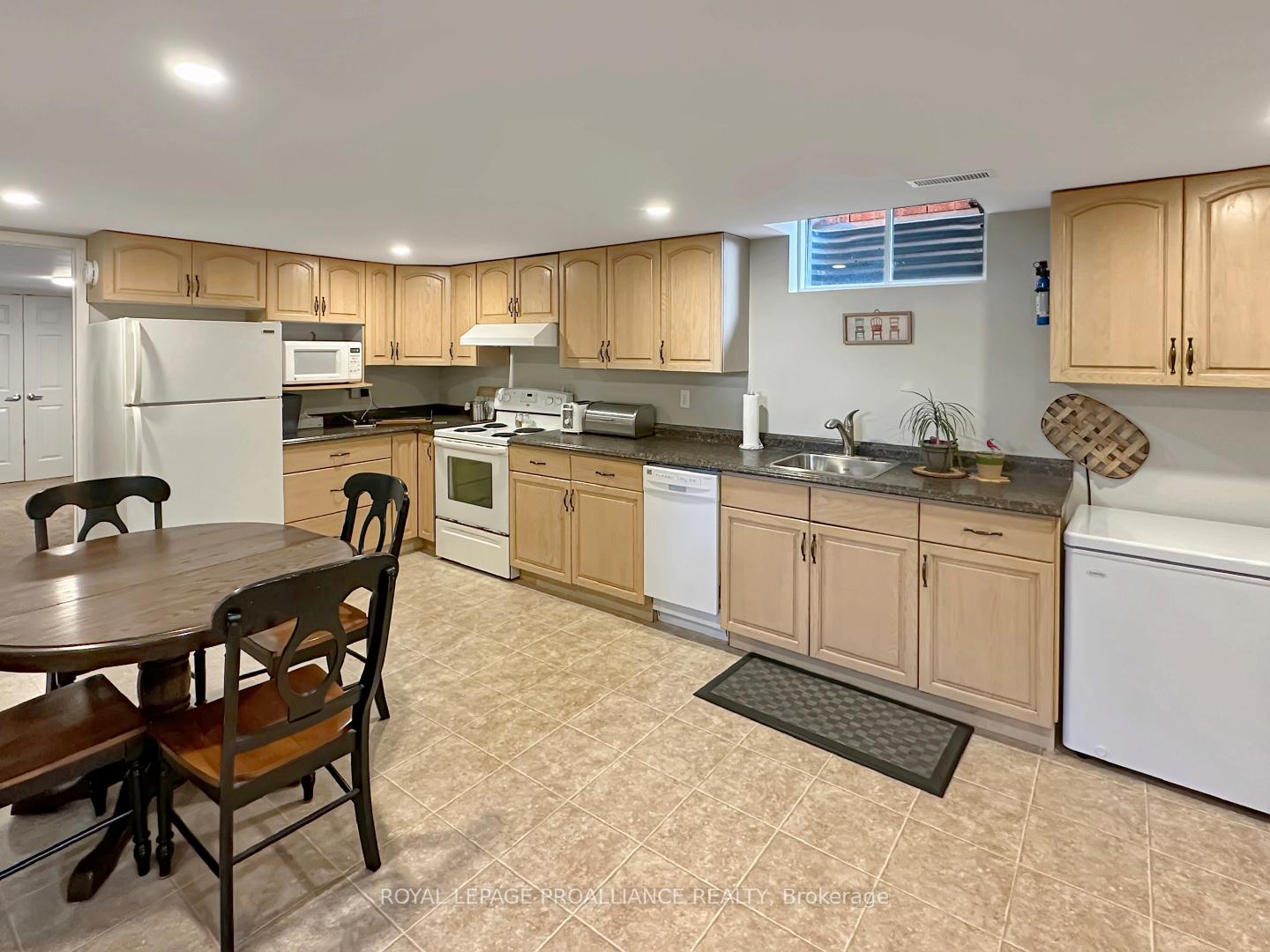 Photo 34 of 2 Thompson Court, Belleville, Belleville Ward — HOMEH