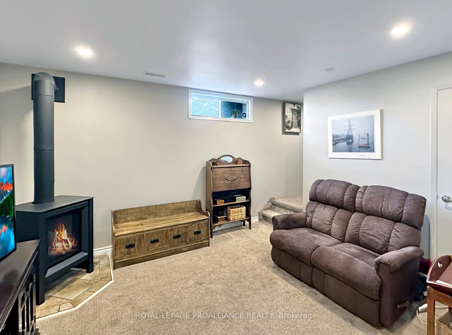 Photo 38 of 2 Thompson Court, Belleville, Belleville Ward — HOMEH