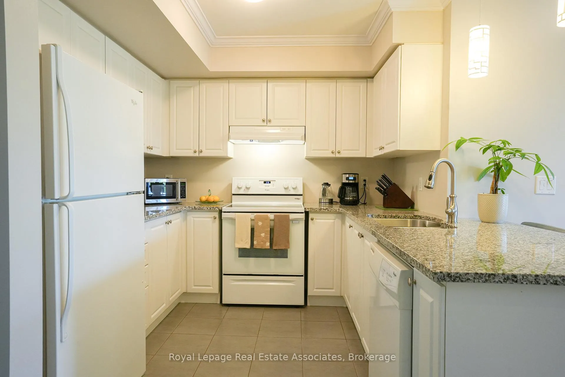 Photo 4 of Unit 207, 60 Baycliffe Crescent, Brampton, Northwest Brampton — HOMEH