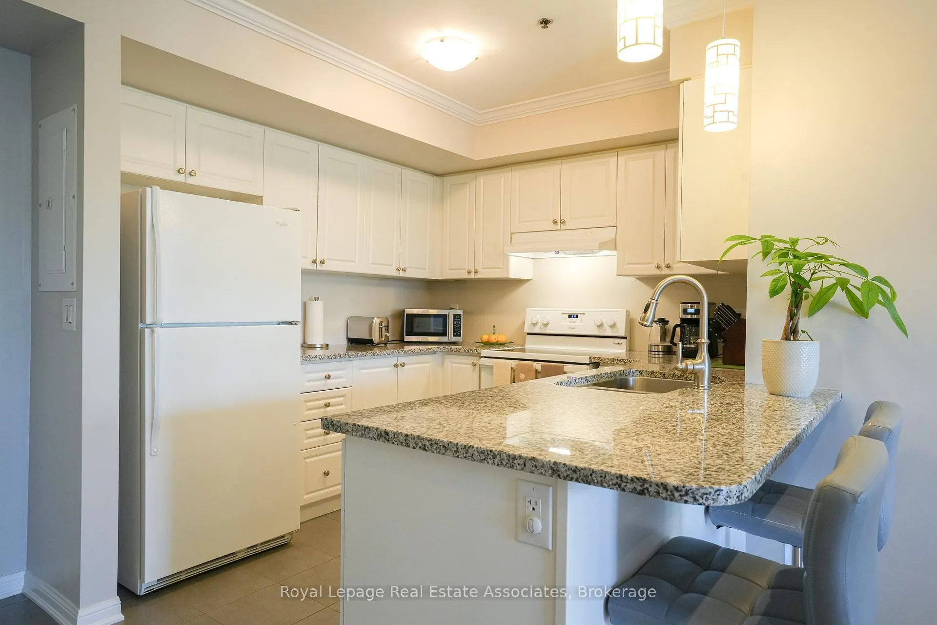 Photo 5 of Unit 207, 60 Baycliffe Crescent, Brampton, Northwest Brampton — HOMEH