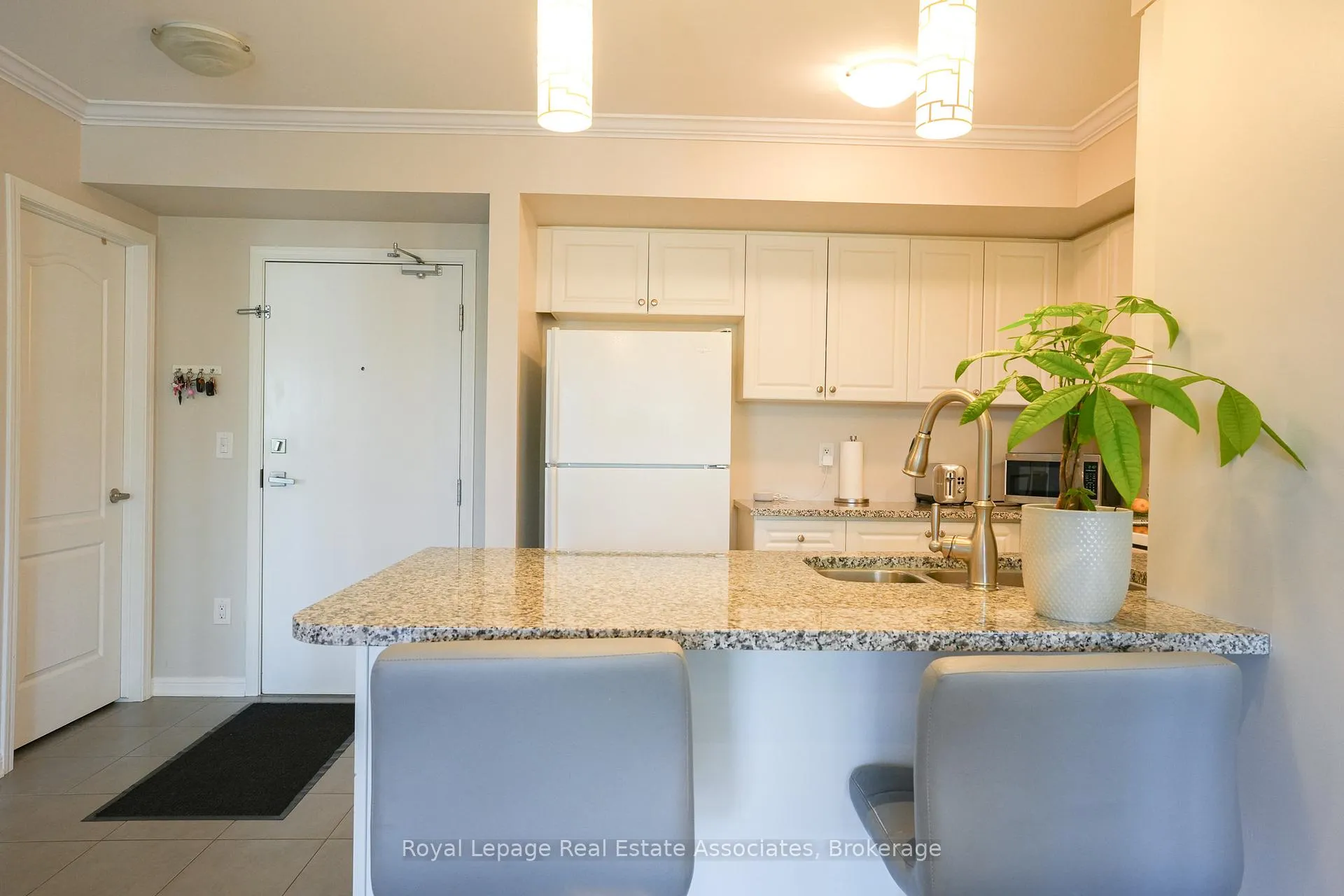 Photo 6 of Unit 207, 60 Baycliffe Crescent, Brampton, Northwest Brampton — HOMEH