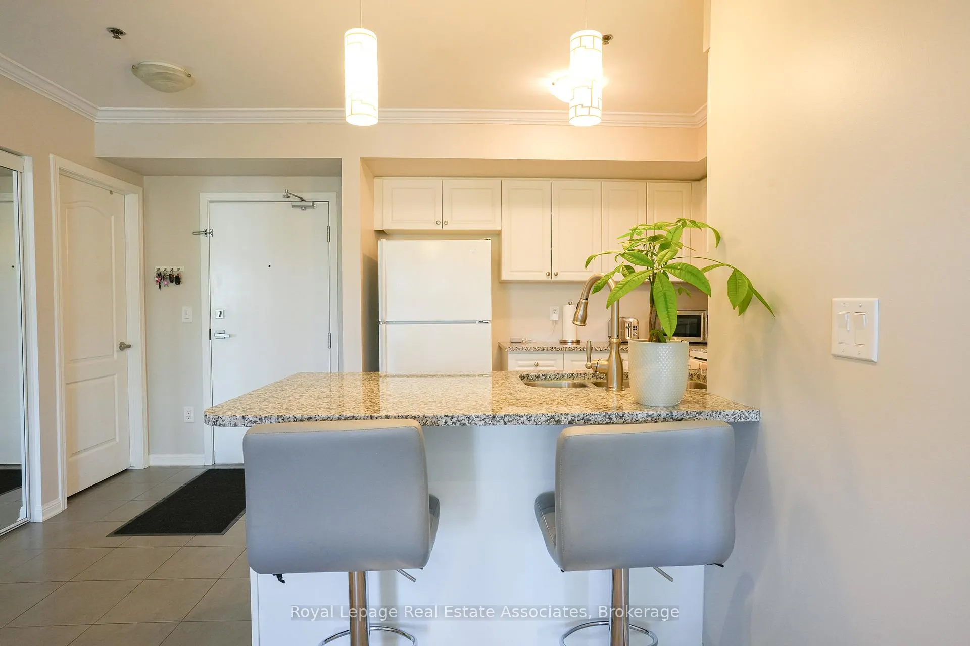 Photo 7 of Unit 207, 60 Baycliffe Crescent, Brampton, Northwest Brampton — HOMEH