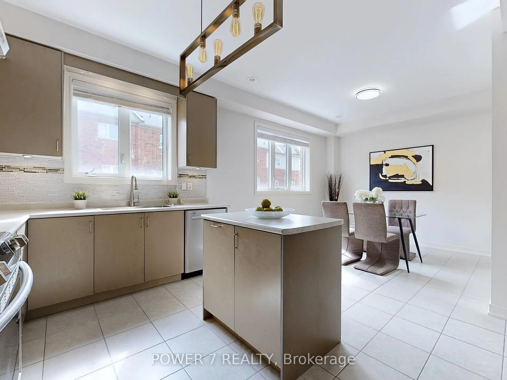 Photo 16 of 19 Spiv Grove Way, Markham, Greensborough — HOMEH