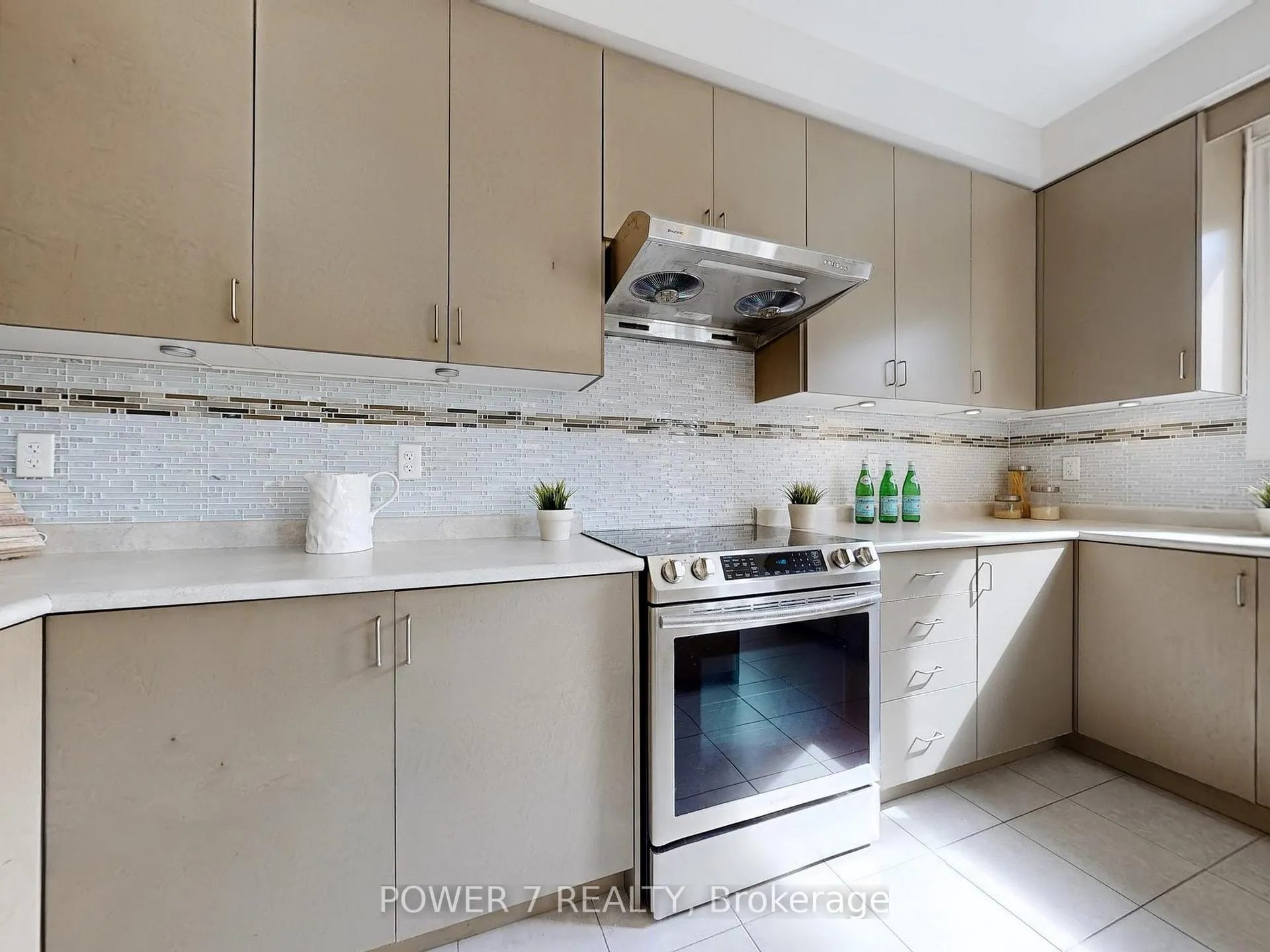 Photo 17 of 19 Spiv Grove Way, Markham, Greensborough — HOMEH