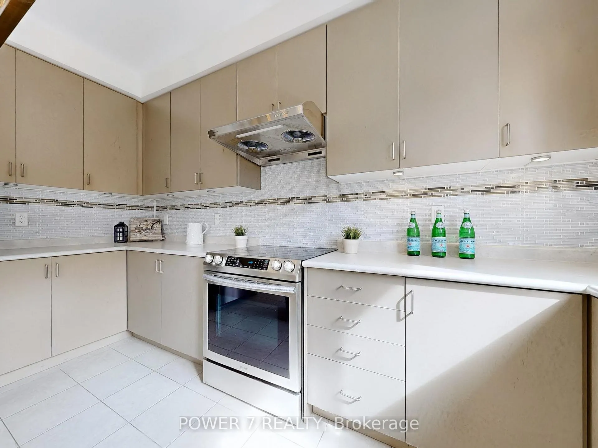 Photo 18 of 19 Spiv Grove Way, Markham, Greensborough — HOMEH