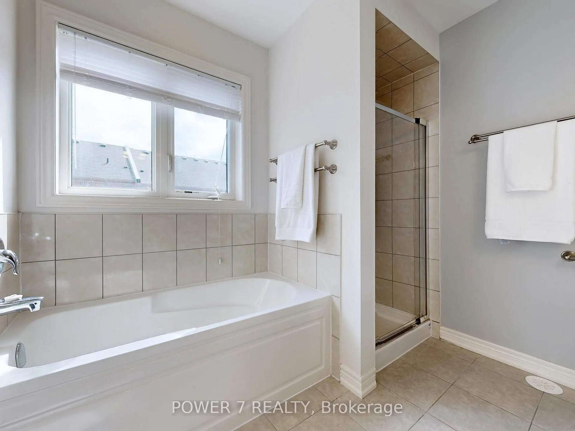 Photo 27 of 19 Spiv Grove Way, Markham, Greensborough — HOMEH