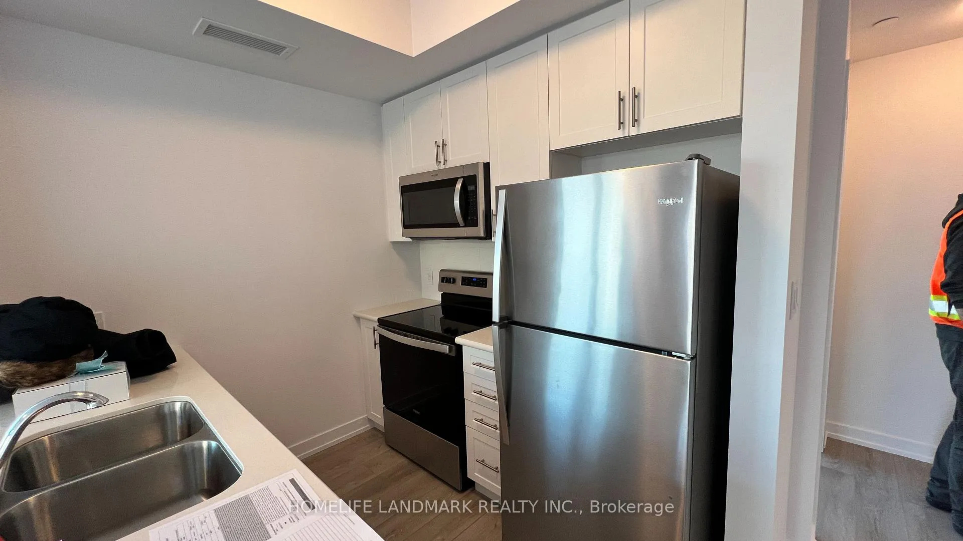 Front of Unit 1009, 460 Dundas Street E