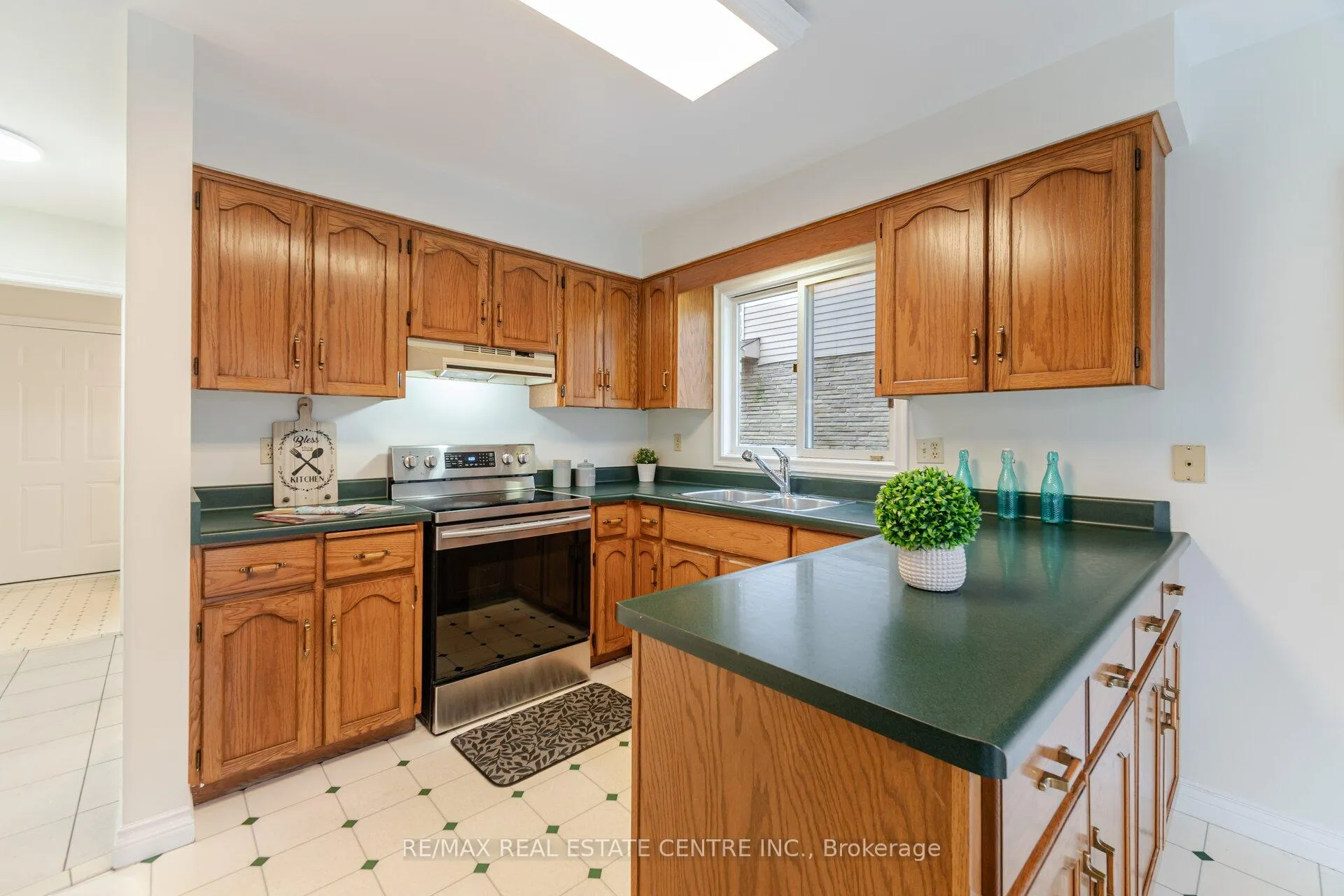 Photo 15 of 257 York Road, Hamilton, Dundas — HOMEH