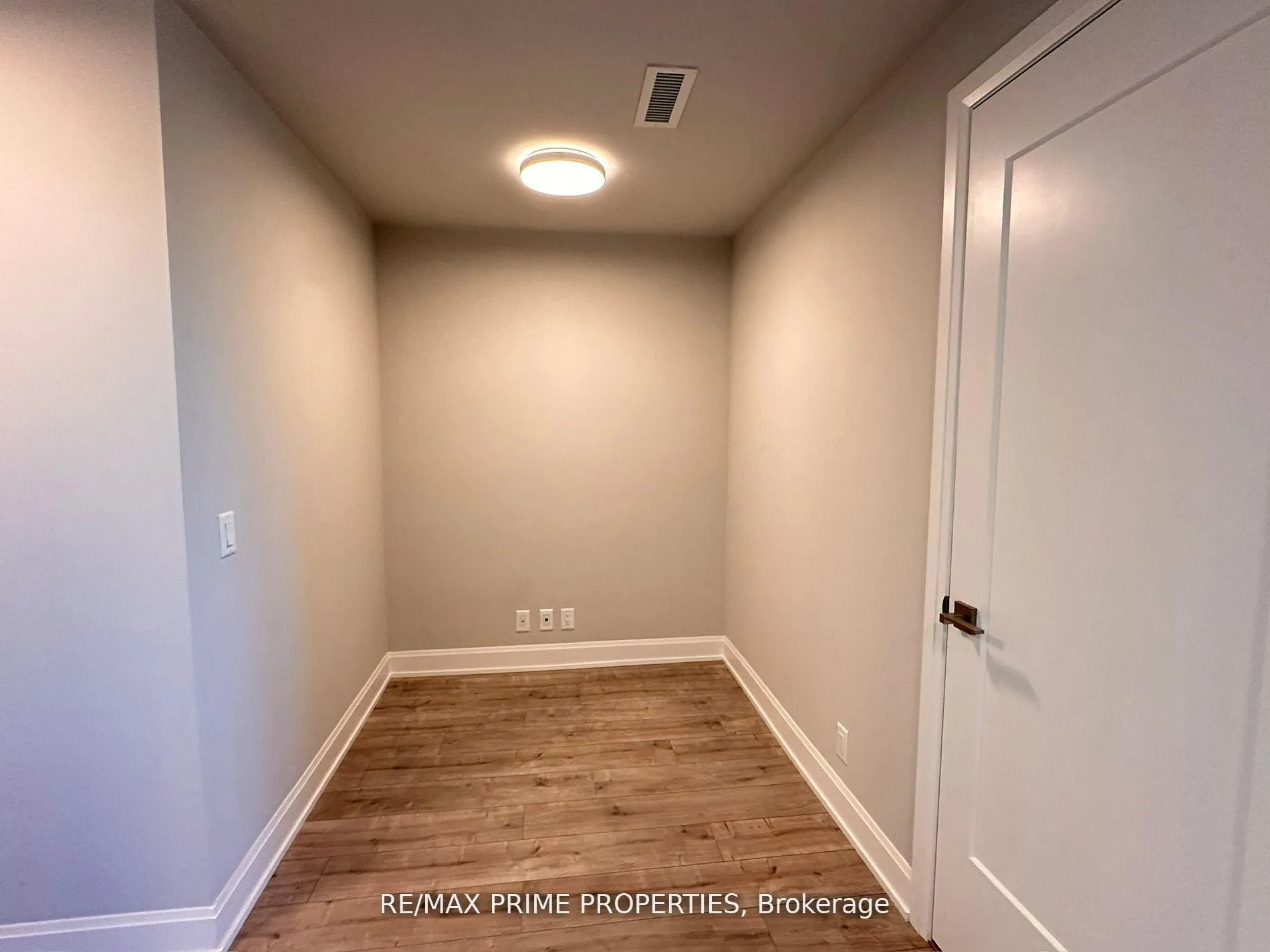 Photo 4 of Unit 203, 18 Water Walk Drive, Markham, Unionville — HOMEH