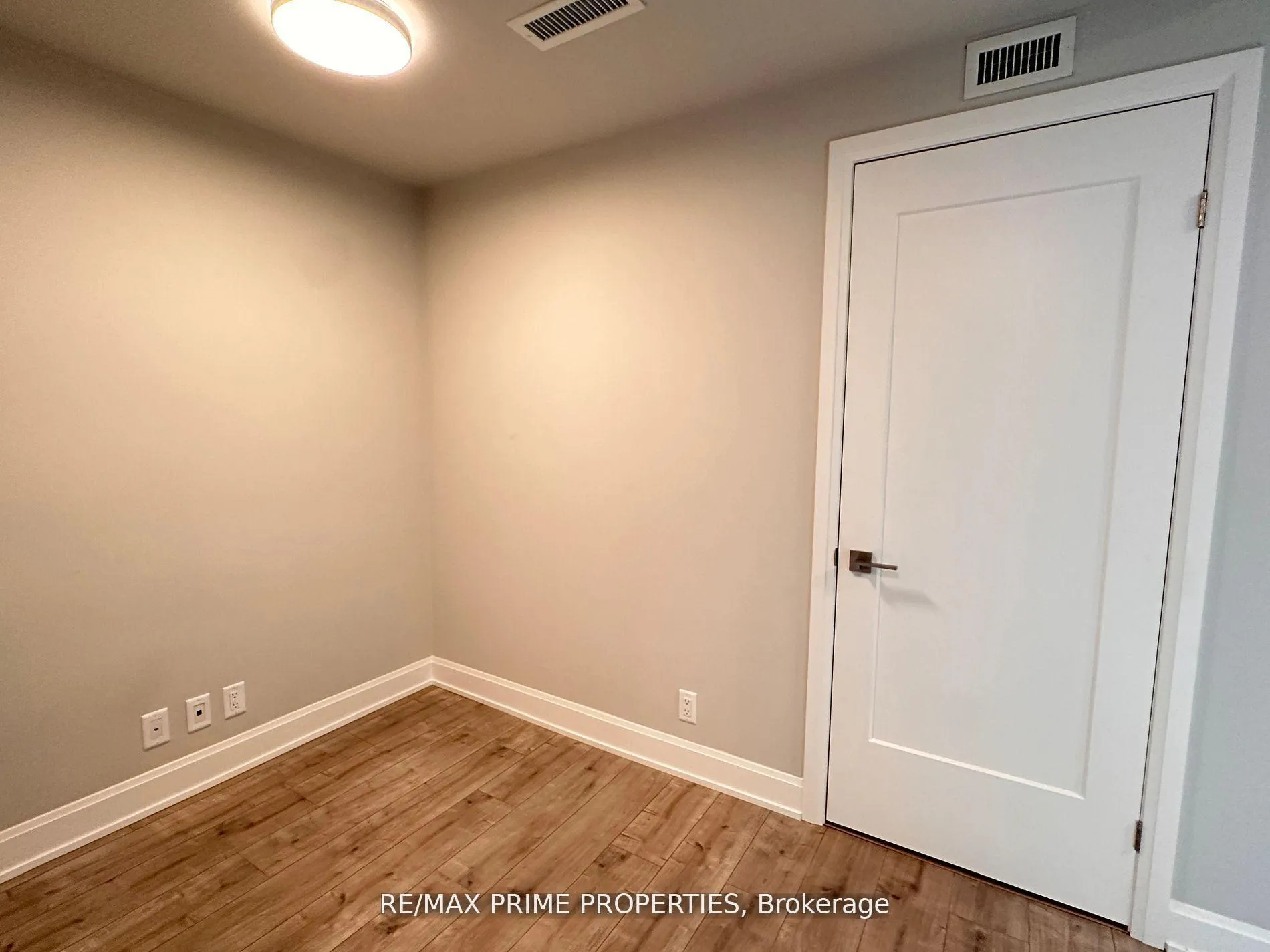 Photo 5 of Unit 203, 18 Water Walk Drive, Markham, Unionville — HOMEH