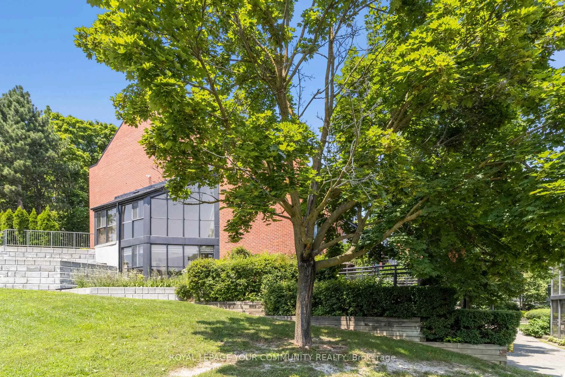 Photo 4 of Unit TH1, 100 Arbors Lane, Vaughan, West Woodbridge — HOMEH