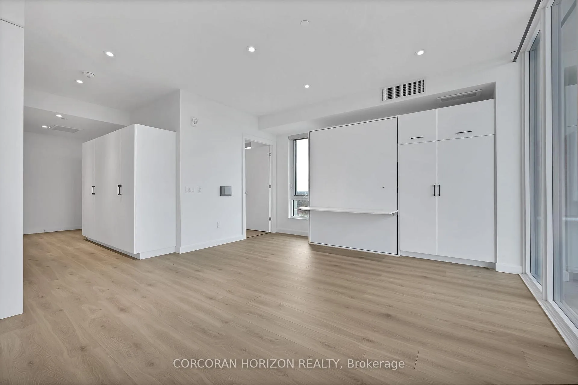 Photo 6 of Unit 1813, 741 King Street W, Kitchener — HOMEH
