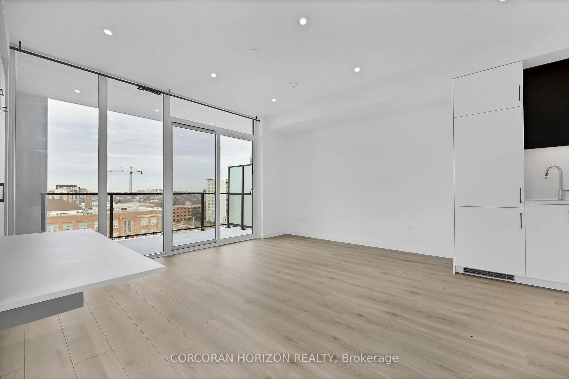 Photo 7 of Unit 1813, 741 King Street W, Kitchener — HOMEH