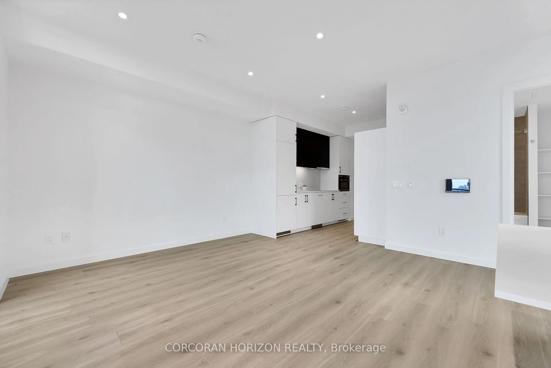 Photo 8 of Unit 1813, 741 King Street W, Kitchener — HOMEH