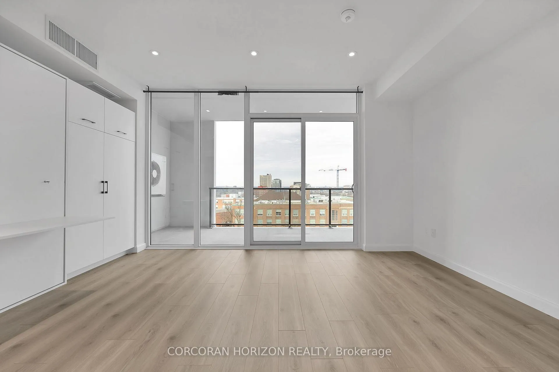 Photo 10 of Unit 1813, 741 King Street W, Kitchener — HOMEH