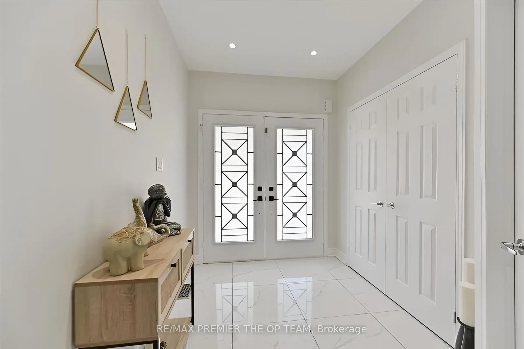 Photo 3 of 7 Kingly Crest Way, Vaughan, Sonoma Heights — HOMEH