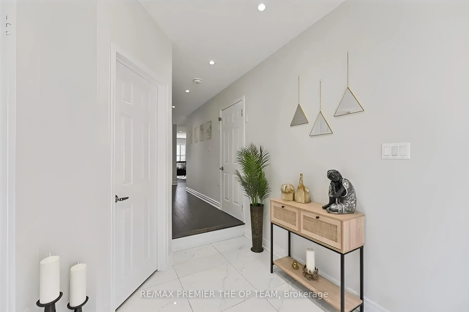 Photo 4 of 7 Kingly Crest Way, Vaughan, Sonoma Heights — HOMEH