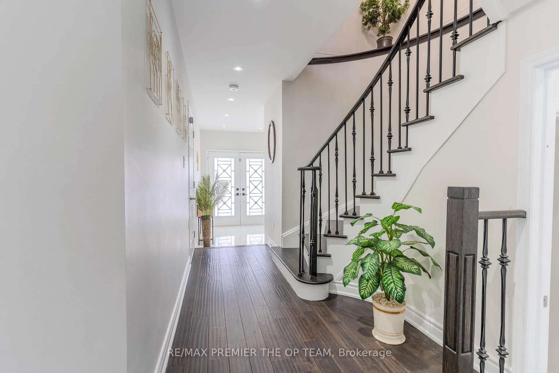 Photo 5 of 7 Kingly Crest Way, Vaughan, Sonoma Heights — HOMEH