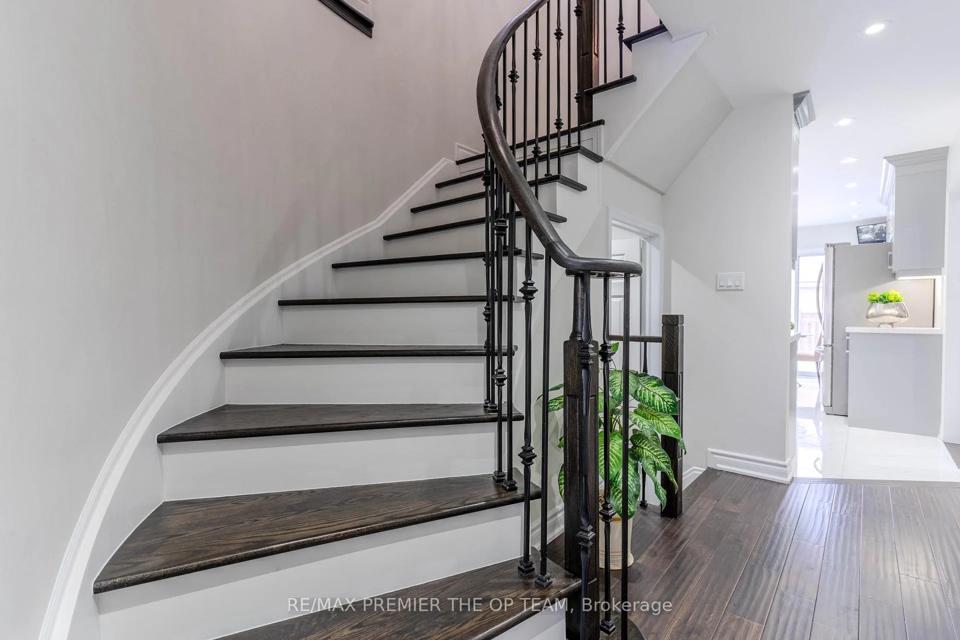 Photo 17 of 7 Kingly Crest Way, Vaughan, Sonoma Heights — HOMEH