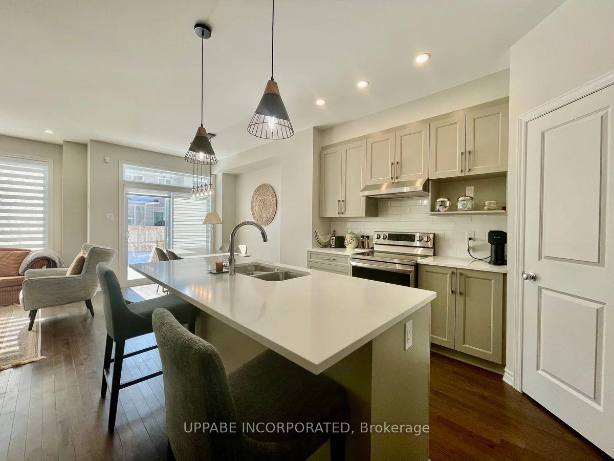 Photo 3 of 714 Pipit Lane, Ottawa, Barrhaven - Half Moon Bay — HOMEH