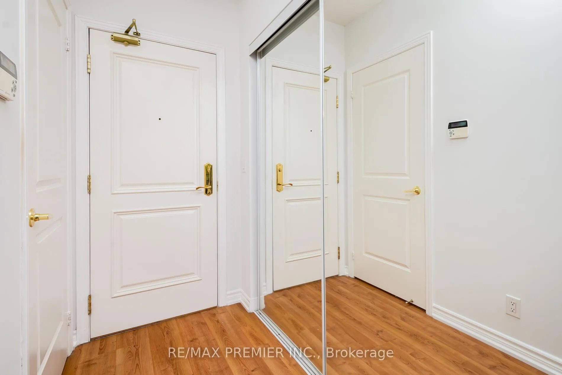 Photo 4 of Unit 309, 9225 Jane Street, Vaughan, Maple — HOMEH