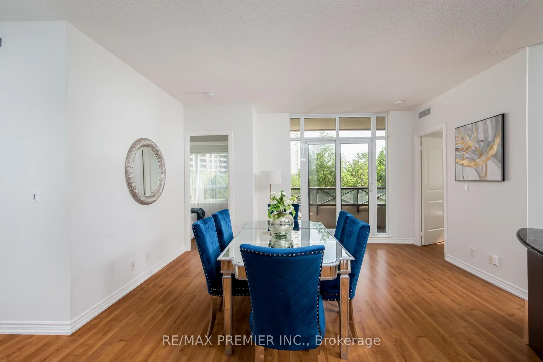 Photo 8 of Unit 309, 9225 Jane Street, Vaughan, Maple — HOMEH