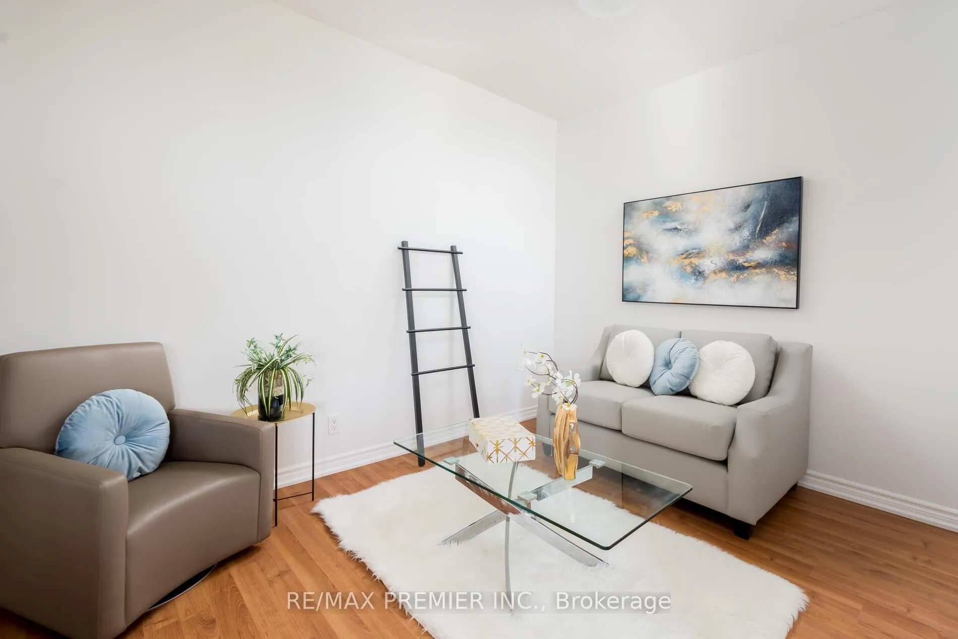 Photo 10 of Unit 309, 9225 Jane Street, Vaughan, Maple — HOMEH