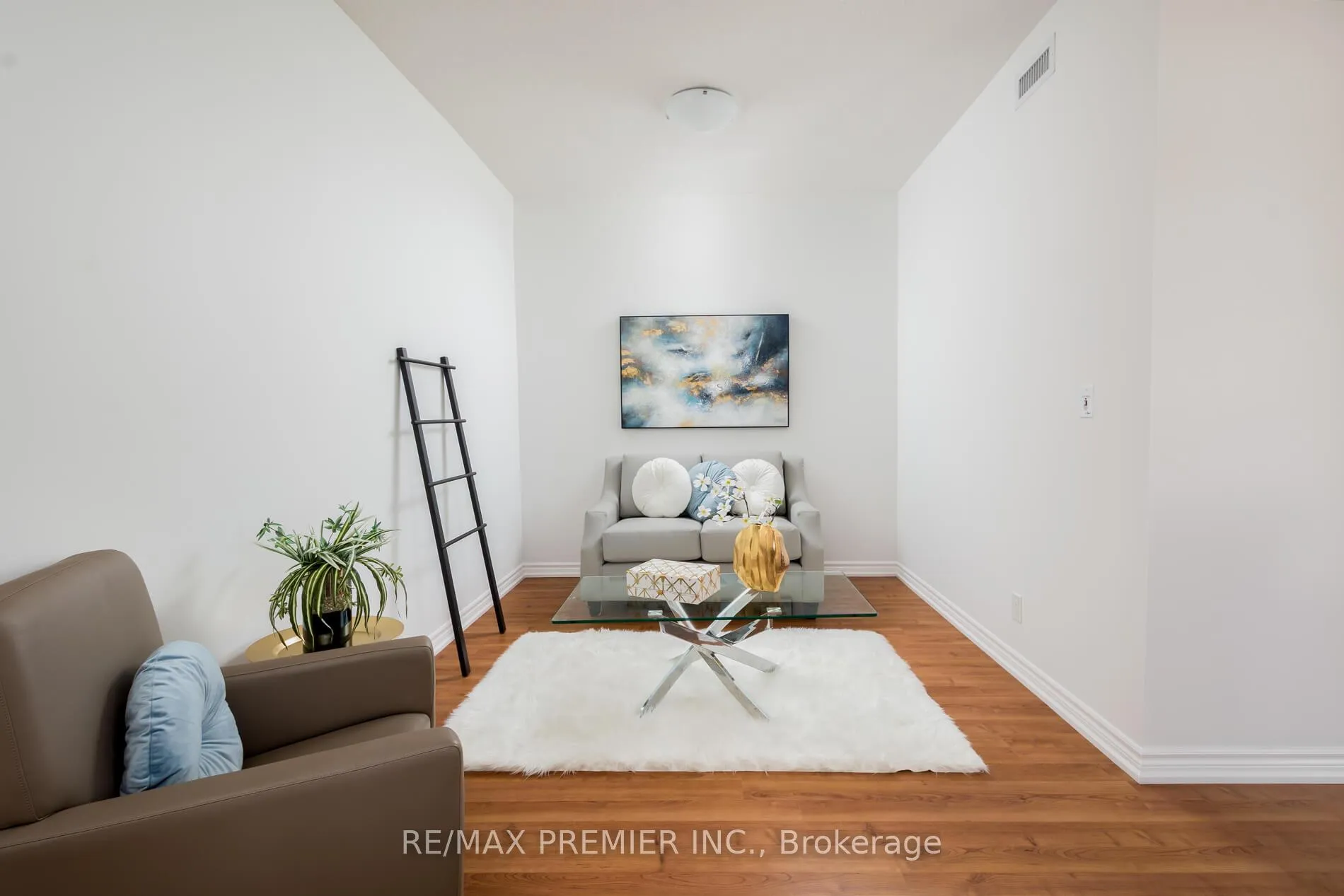 Photo 12 of Unit 309, 9225 Jane Street, Vaughan, Maple — HOMEH