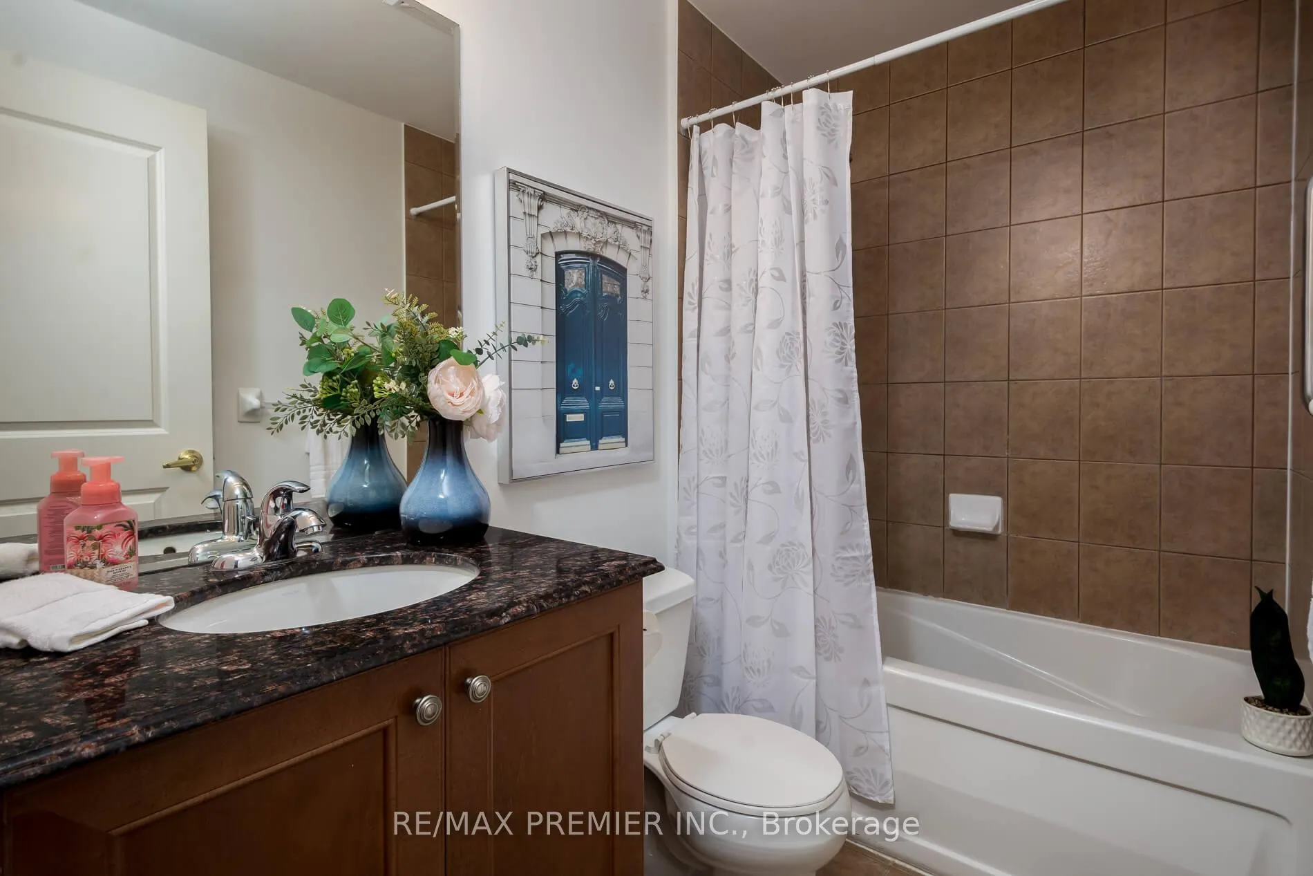 Photo 23 of Unit 309, 9225 Jane Street, Vaughan, Maple — HOMEH