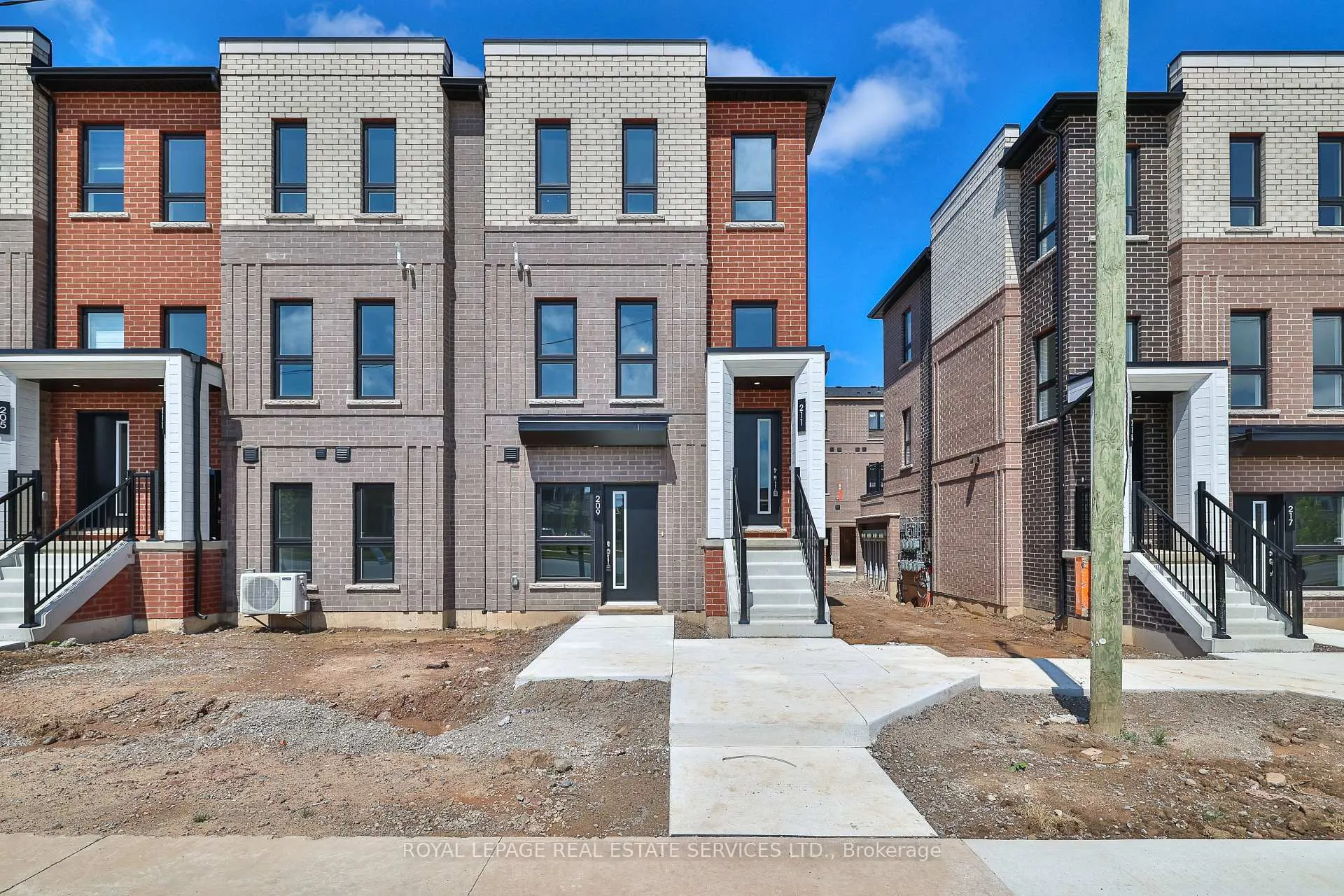 Photo 2 of Unit 14, 211 Burke Street, Hamilton, Waterdown — HOMEH