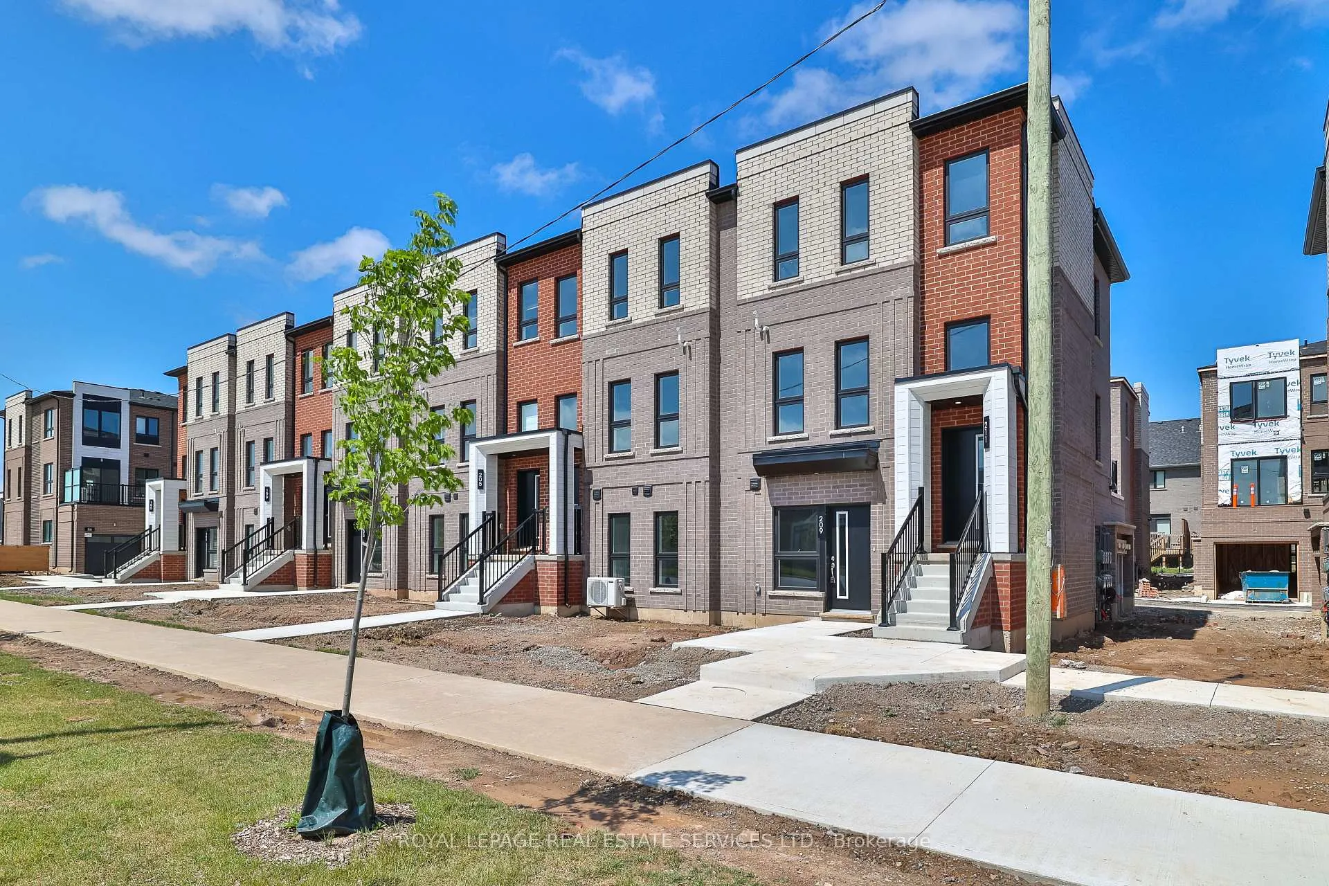 Photo 3 of Unit 14, 211 Burke Street, Hamilton, Waterdown — HOMEH