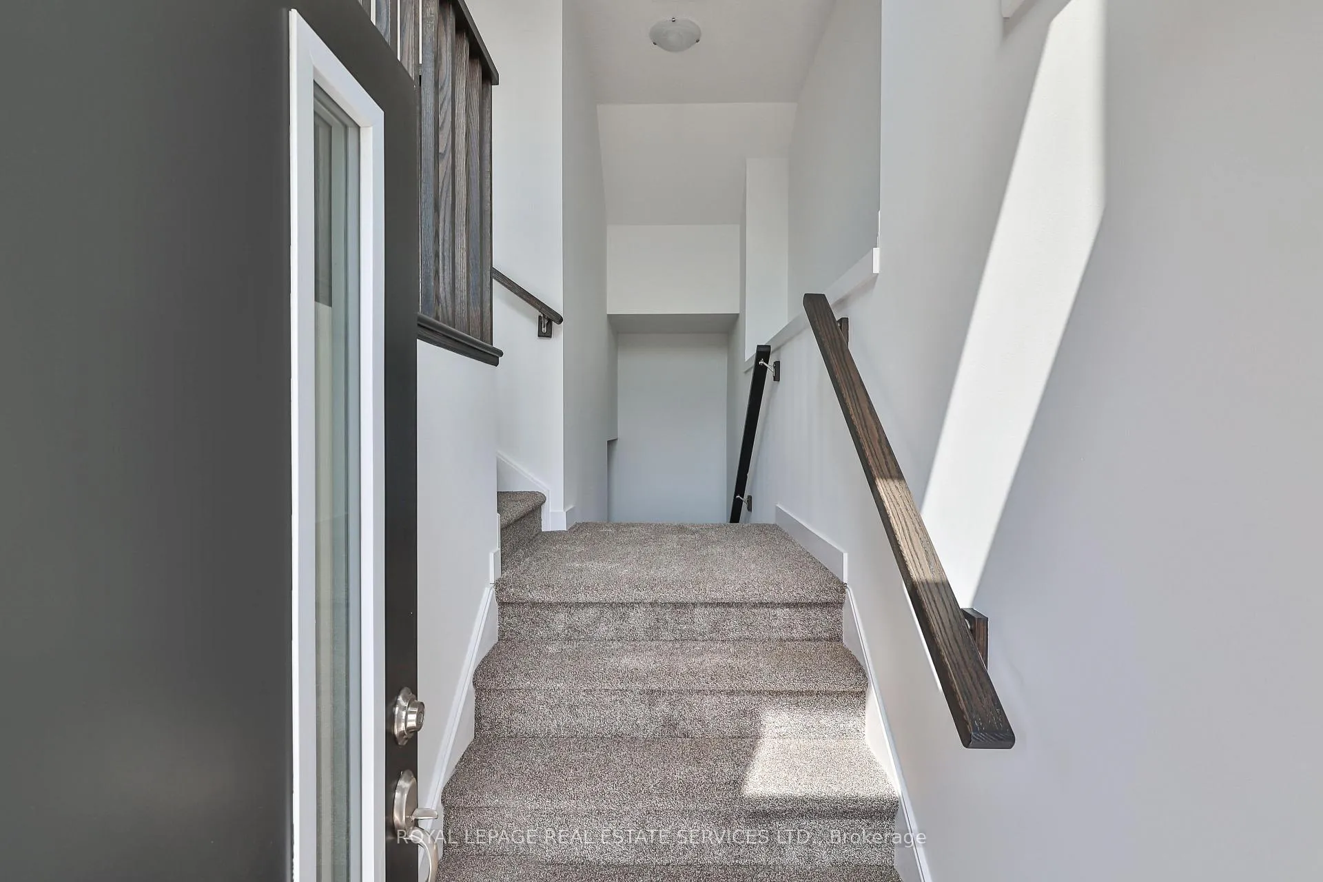 Photo 5 of Unit 14, 211 Burke Street, Hamilton, Waterdown — HOMEH