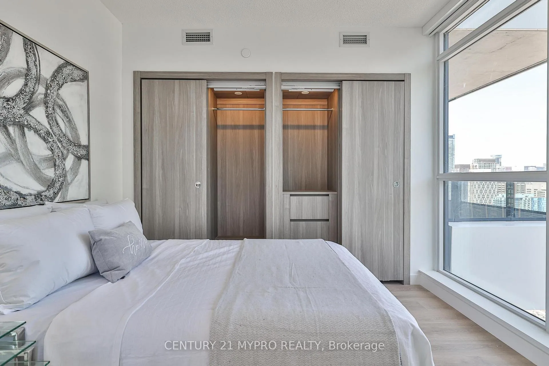 Photo 9 of Unit 4306, 38 Widmer Street, Toronto, Waterfront Communities — HOMEH