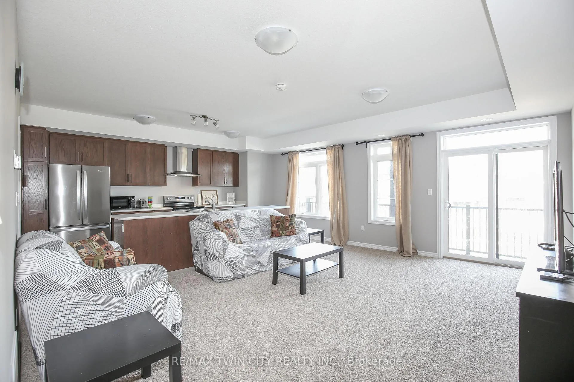 Photo 2 of 7 Lomond Lane, Kitchener — HOMEH