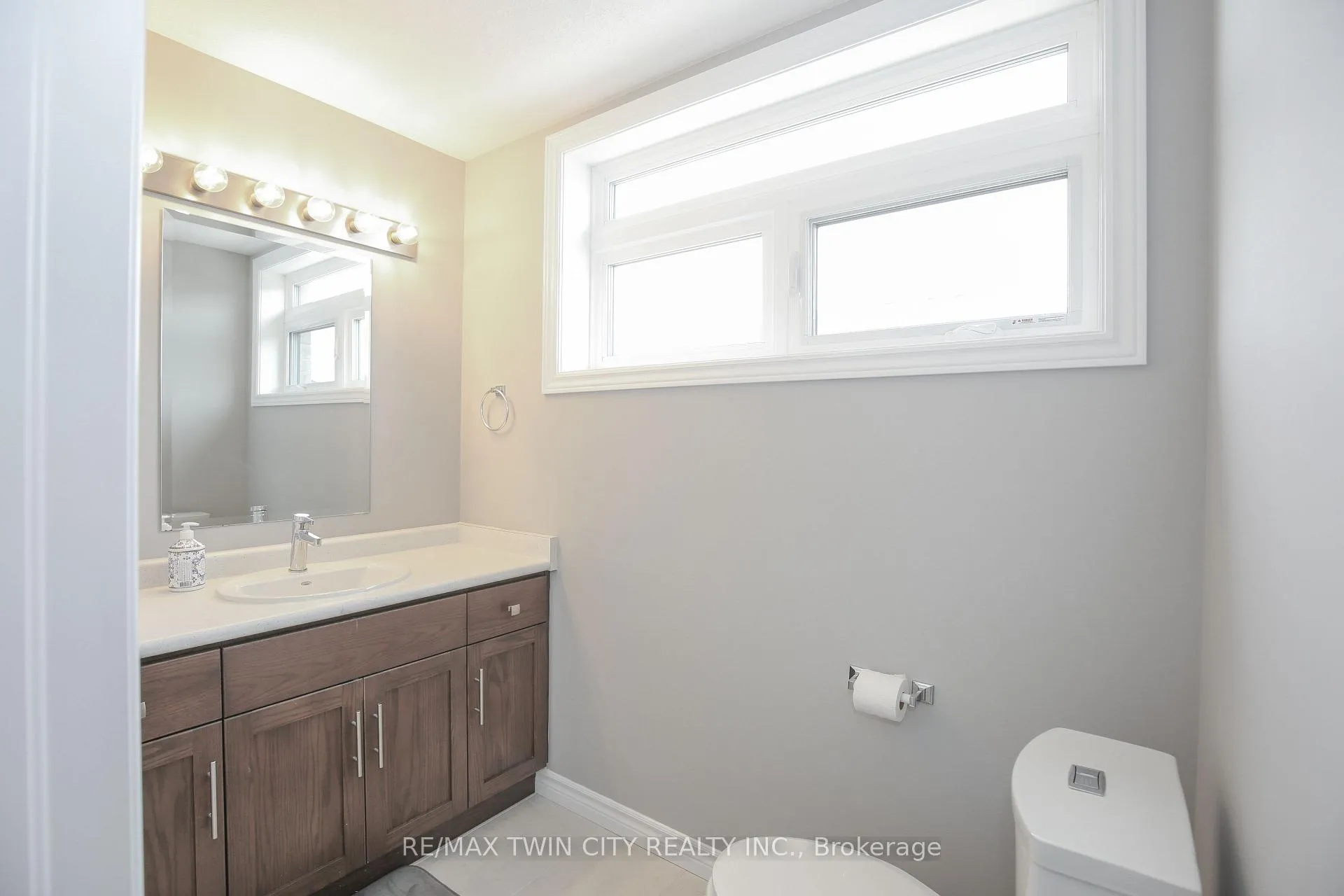 Photo 6 of 7 Lomond Lane, Kitchener — HOMEH
