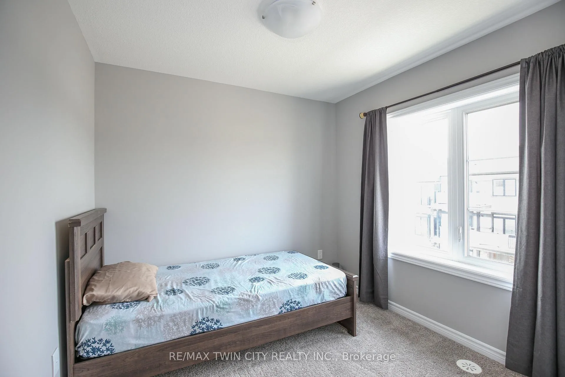 Photo 10 of 7 Lomond Lane, Kitchener — HOMEH