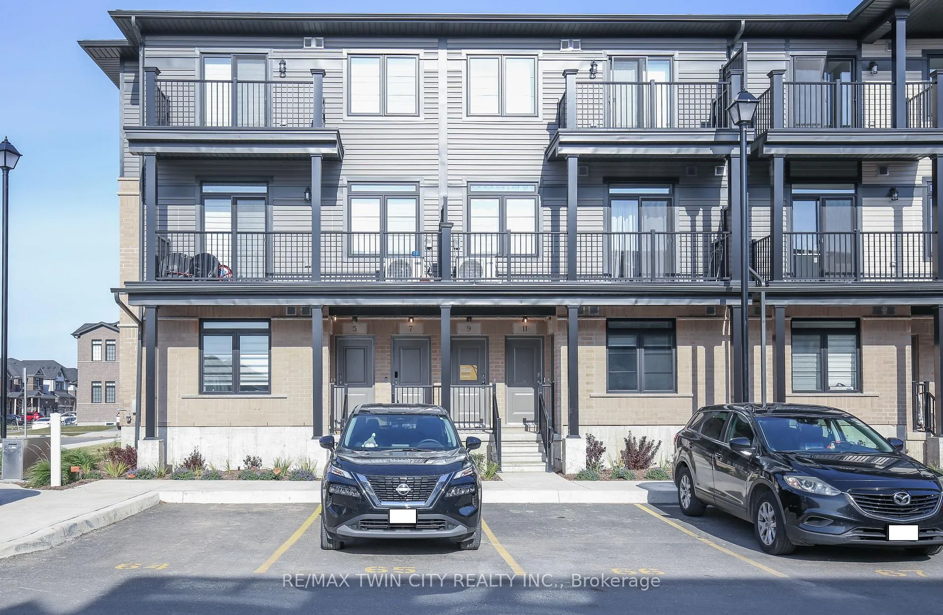 Photo 13 of 7 Lomond Lane, Kitchener — HOMEH